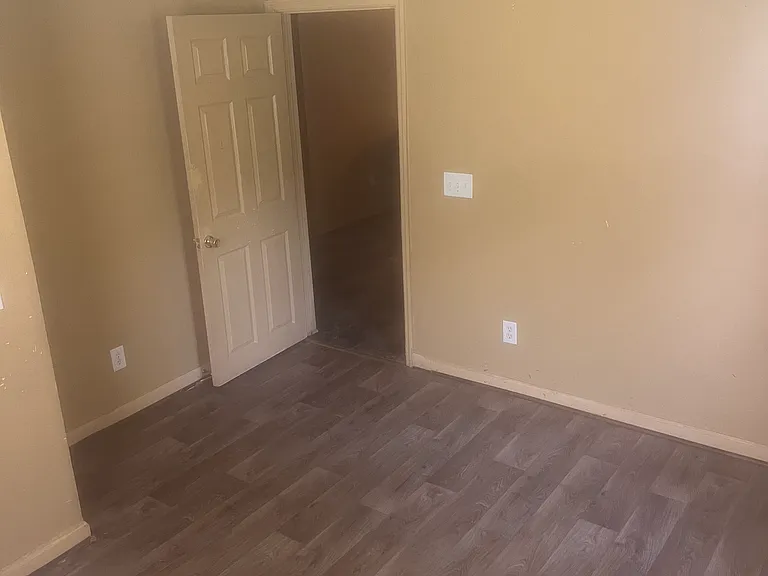 323 Edgefield Ave — Photo 9