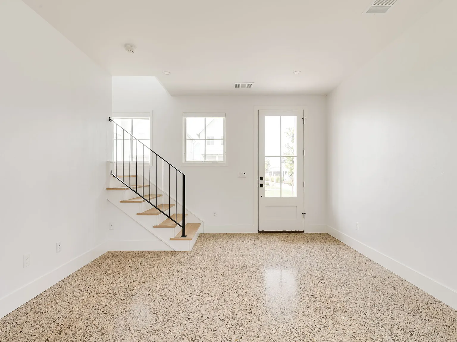 2 bed, 1.5 bath, 906 sqft, $2,200 — Photo 3