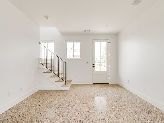 3rd image of 1032 Hangar Dr