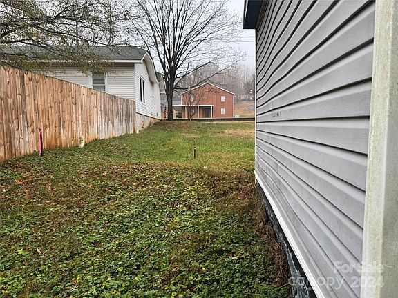 5th image of 215 W Ohio Ave