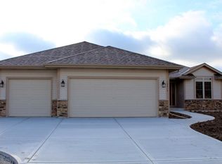 10415 Prairie Crossing Dr, Franksville, WI 53126