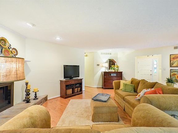 5th image of 455 Lamont Dr