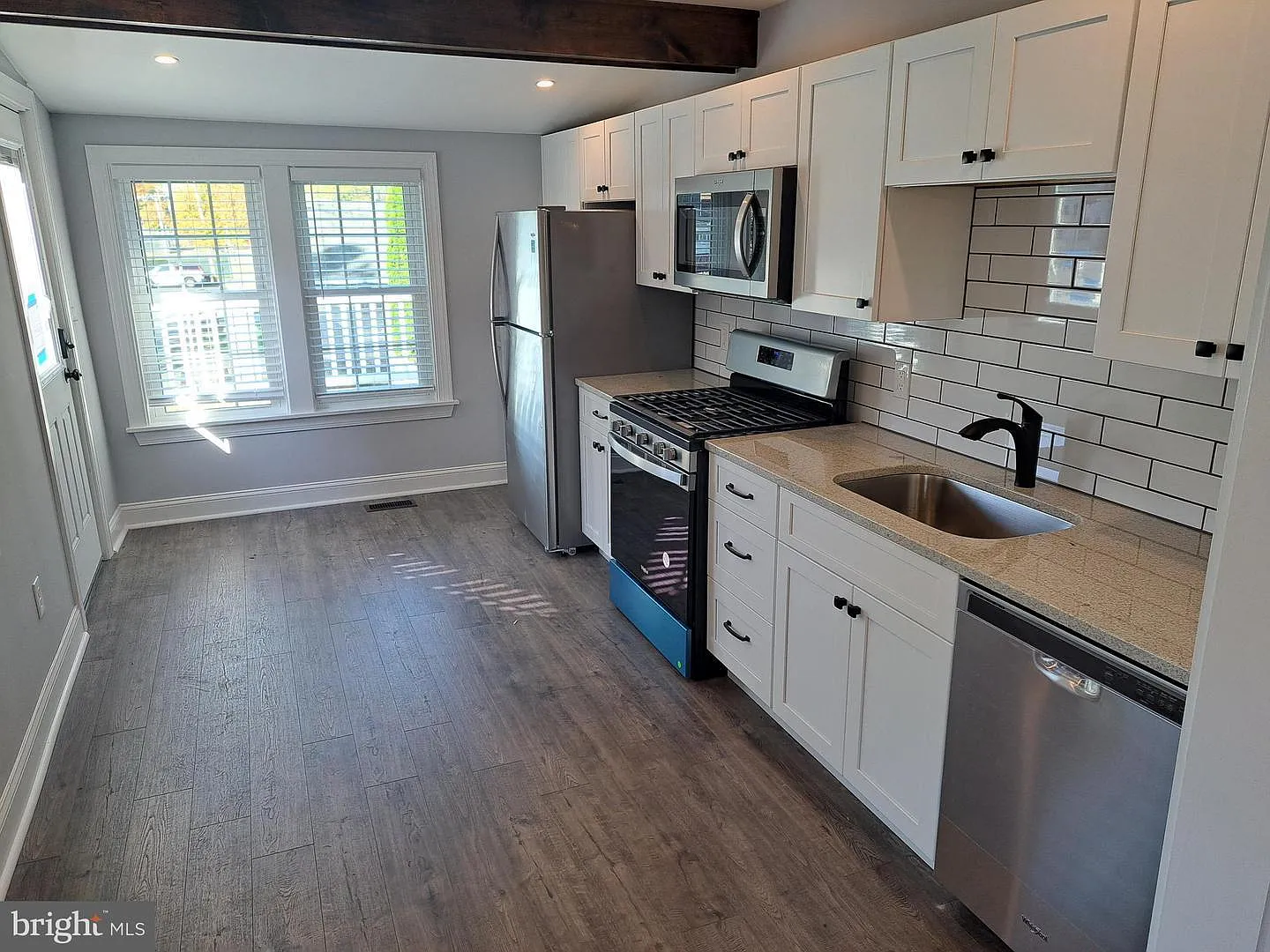 2 bed, 1000 sqft, $2,500 — Photo 3