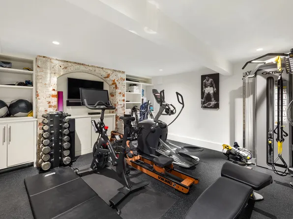 116 East 61st Street image 16 of 17