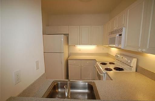 3rd image of 1300 NE 109th St APT 208