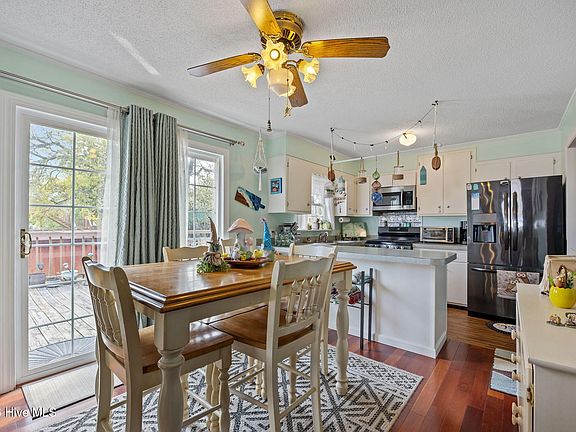 2nd image of 458 Bayview Drive