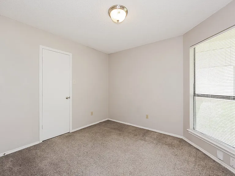 6423 Woodstream Trl — Photo 13