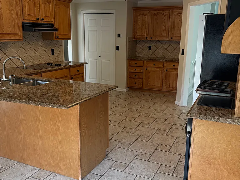 2285 Lubna Dr — Photo 7