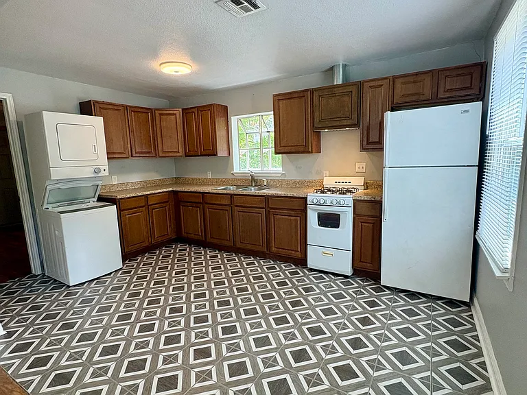 501 N University Blvd — Photo 3