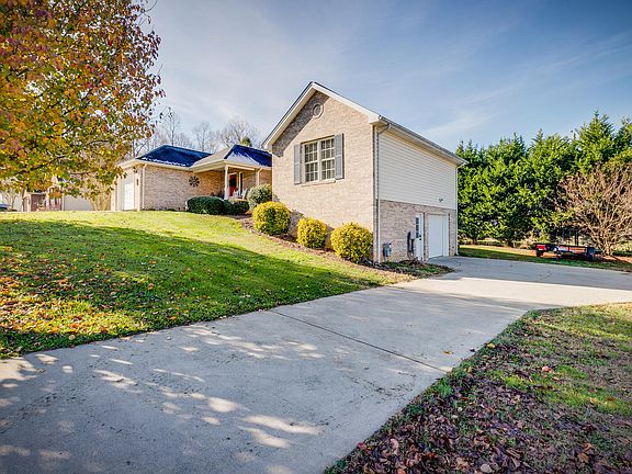 3rd image of 502 Old Village Ct