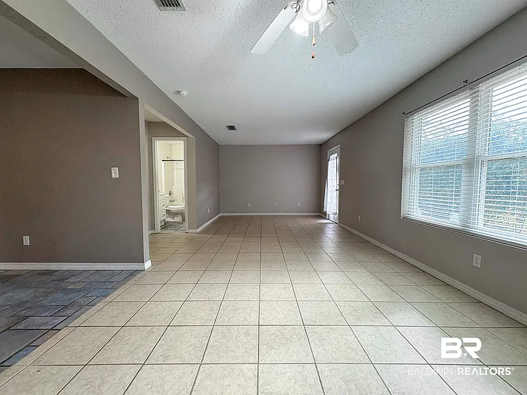5652 Dee St #A — Photo 8