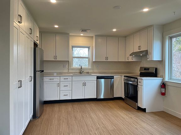 5th image of 44 Honeyman Ave