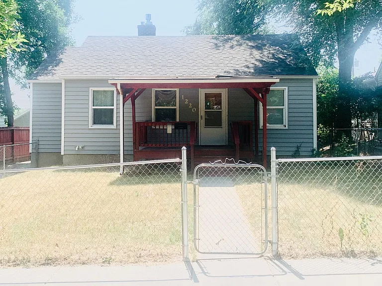 1220 & 1/2 N 26th St — Photo 2