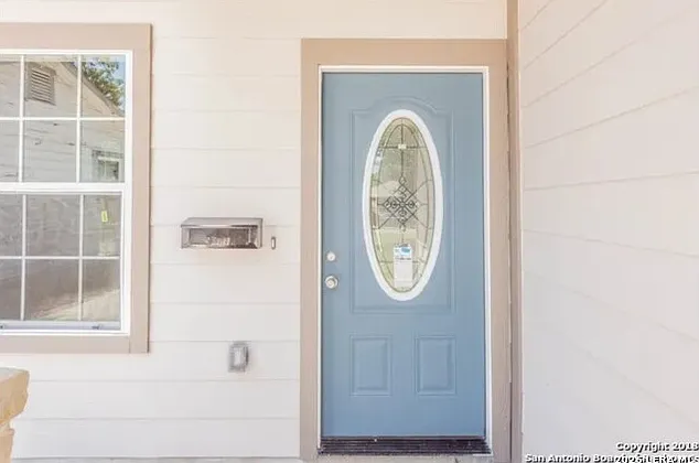3 bed, 2.0 bath, 1304 sqft, $1,700 — Photo 3