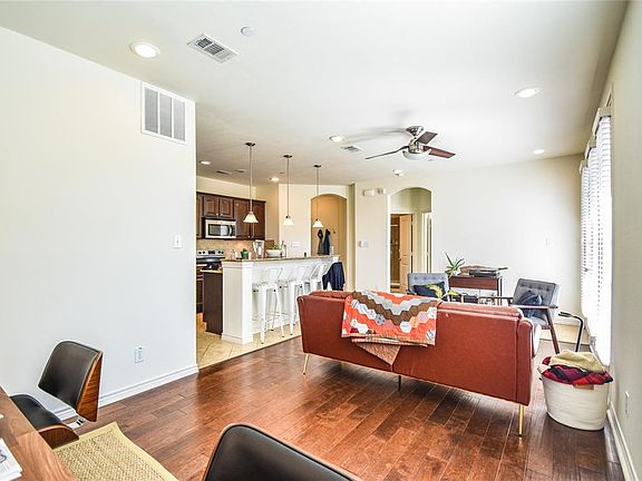 3rd image of 950 Henderson St APT 1218