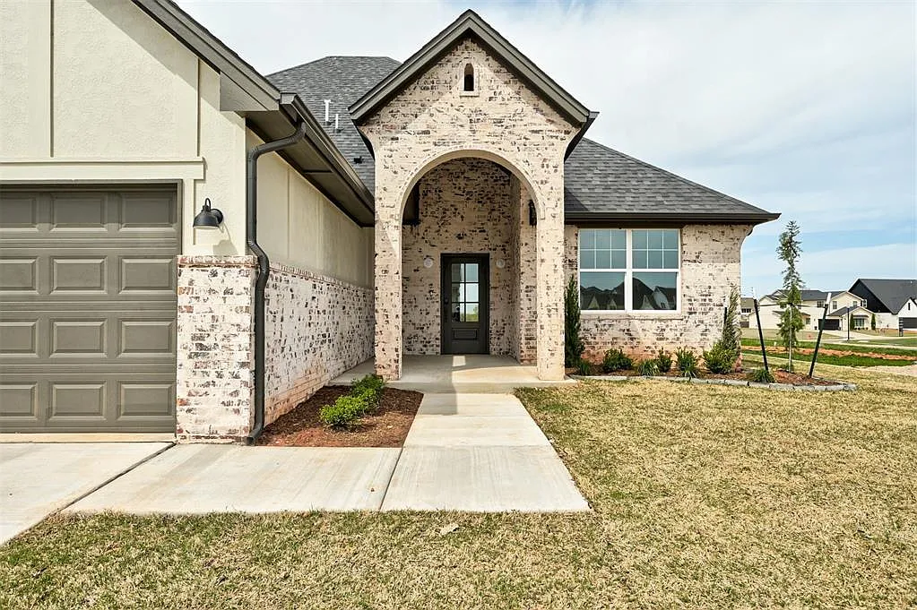 4 bed, 2.5 bath, 2235 sqft, $3,150 — Photo 2