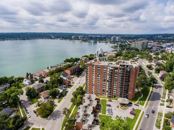 181 Collier St #1208, Barrie, ON L4M 5L6