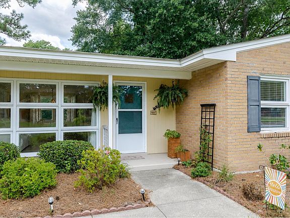 2nd image of 663 Swallow Ave. #663