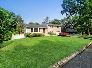 14 Cedar St, Cresskill, NJ 07626