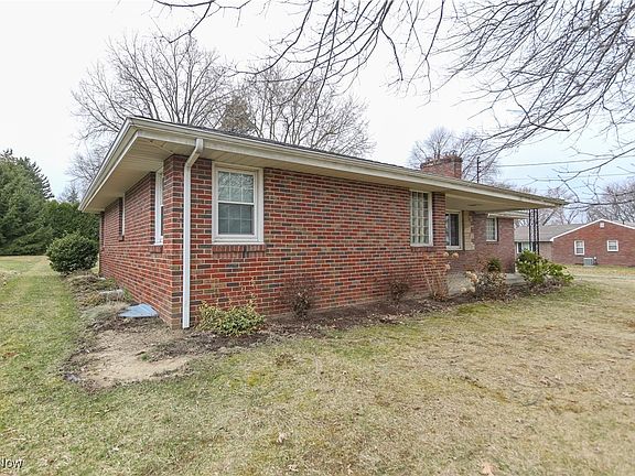 3rd image of 104 S Yorkshire Blvd