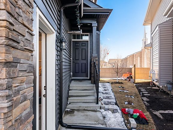 2nd image of 6607 50a Ave