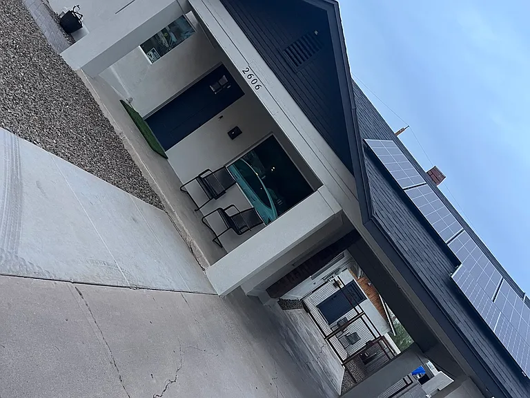 2606 E Roosevelt St — Photo 2