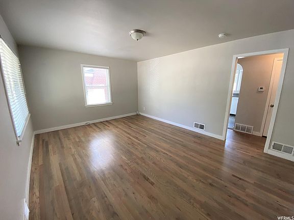 3rd image of 2212 S Texas St