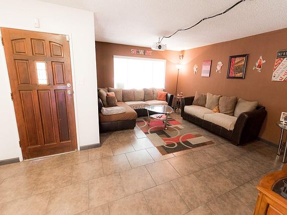 3rd image of 6937 Creekside Ln