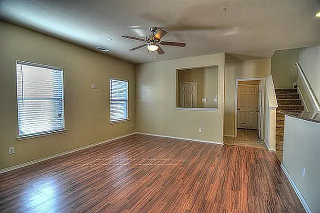 3 bed, 2.5 bath, 1814 sqft, $2,300 — Photo 3