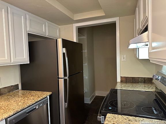 5th image of 617 Oak Park #617