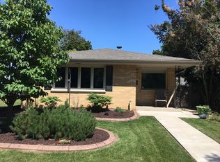 2920 E Cudahy Ave, Saint Francis, WI 53235