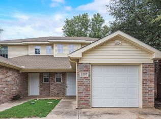1237 Village Garden Dr, Azle, TX 76020