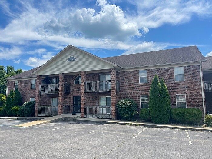 1st image of 907 E Hackberry St #101