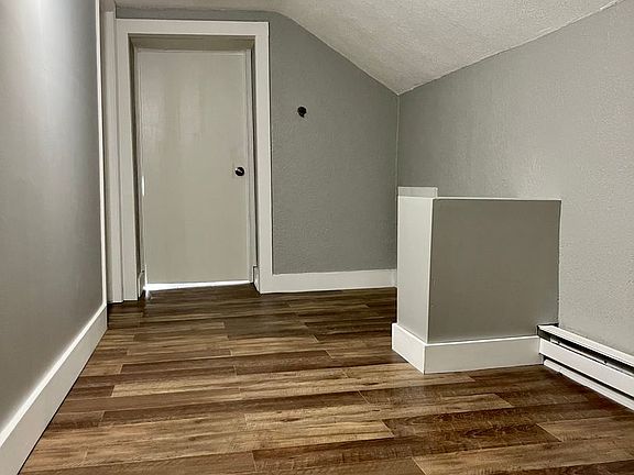 3rd image of 1021 Hudson Rd #2