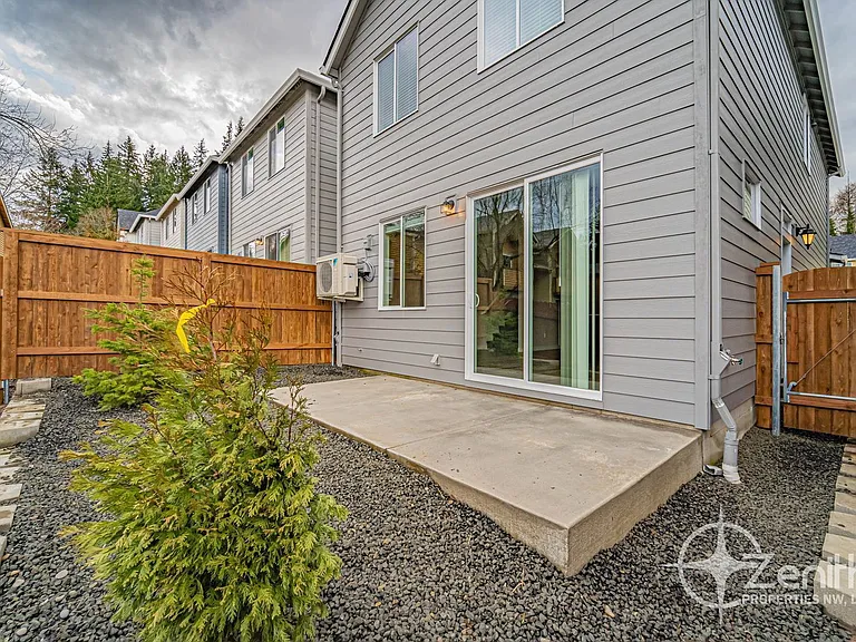 4939 NE 2nd Ct — Photo 34