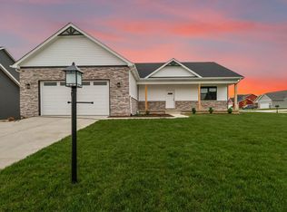 866 Village Glenn Dr, Lowell, IN 46356