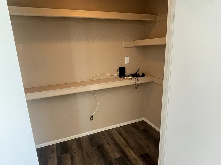 1014 E Michelle Dr — Photo 6