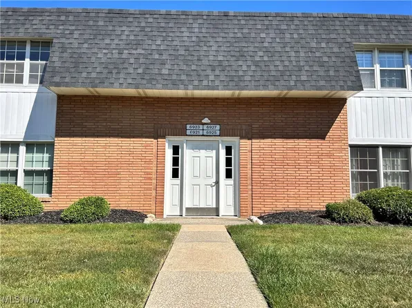 6923 N Parkway Dr, Cleveland, OH 44130