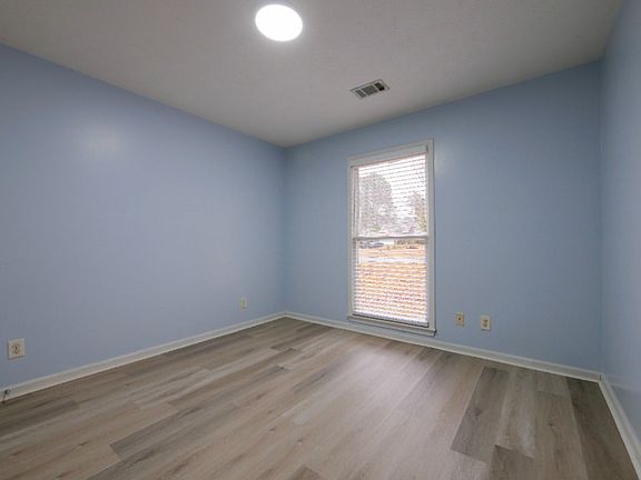 2nd image of 2218 Willow Crest Cir