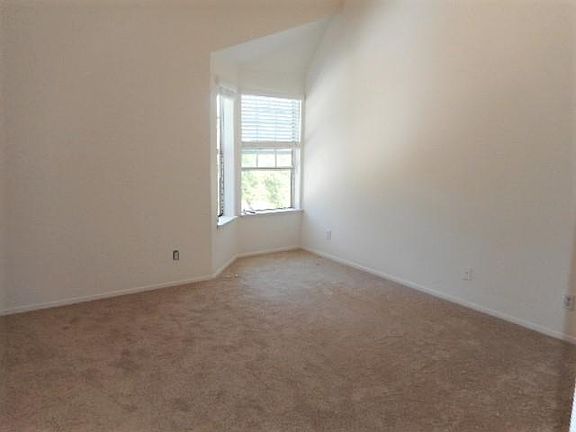 5th image of 7610 Hollister Ave