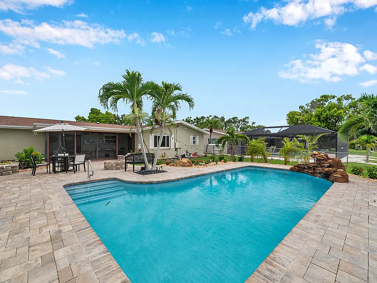 2420 Fairbanks Dr — Photo 30