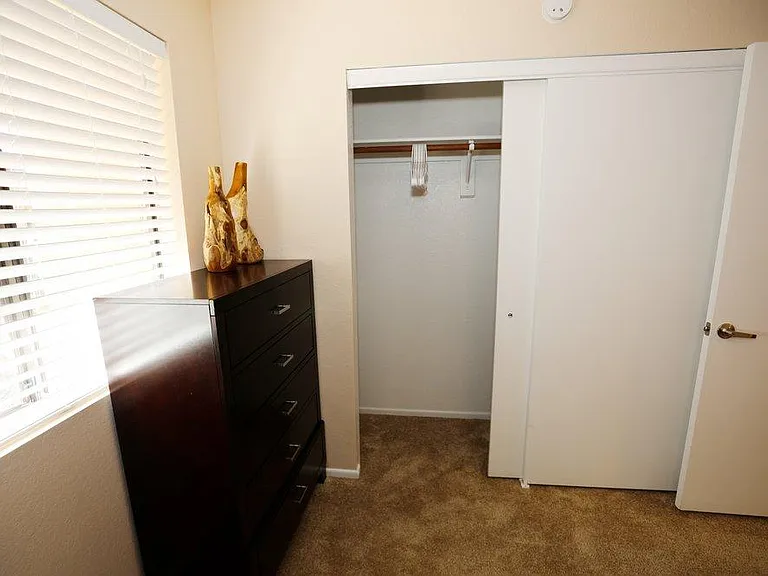 10134 W Mohawk Ln — Photo 11