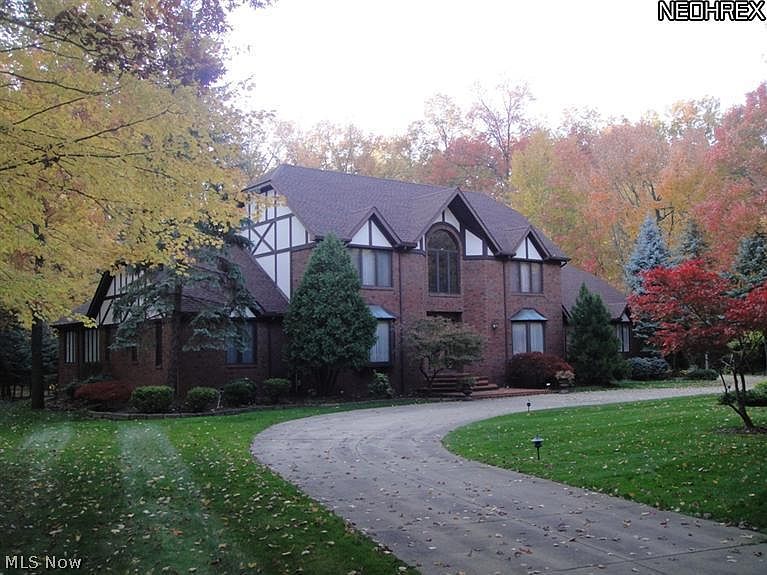 1st image of 367 Woodbend Dr