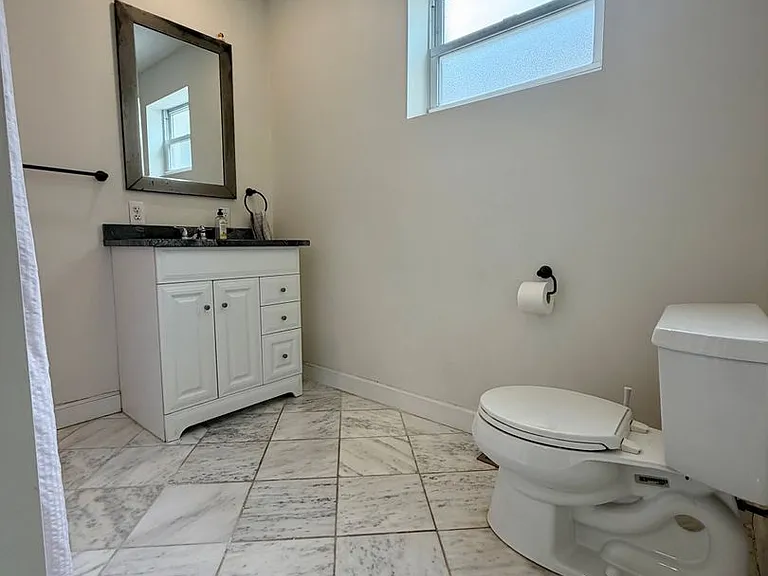 2120 Wharton St — Photo 20