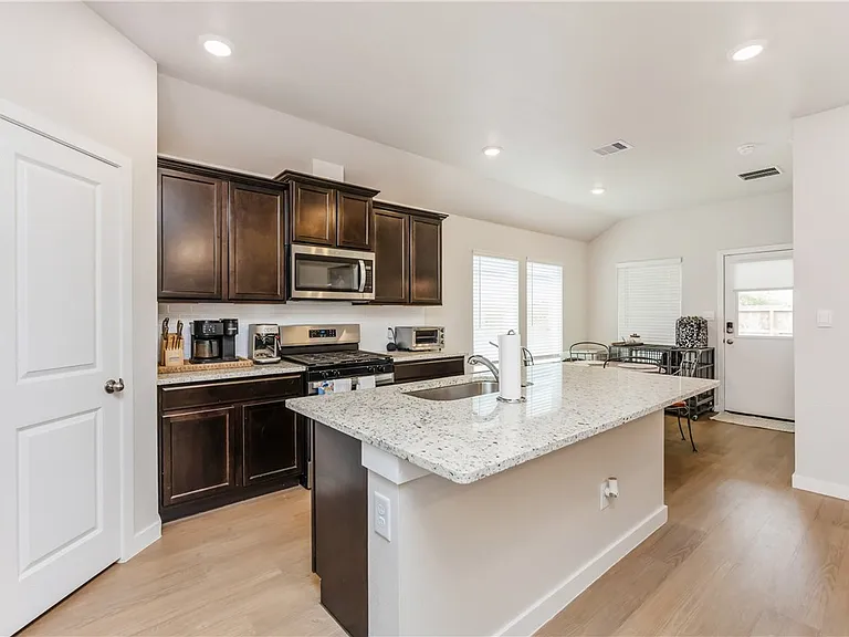 1905 Osbert Nelly Dr — Photo 9