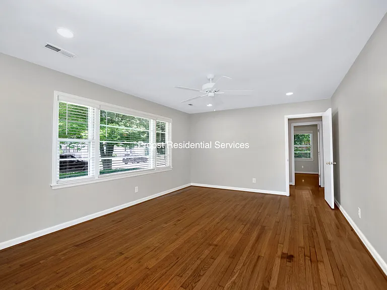823 Stanhope Dr NE — Photo 5