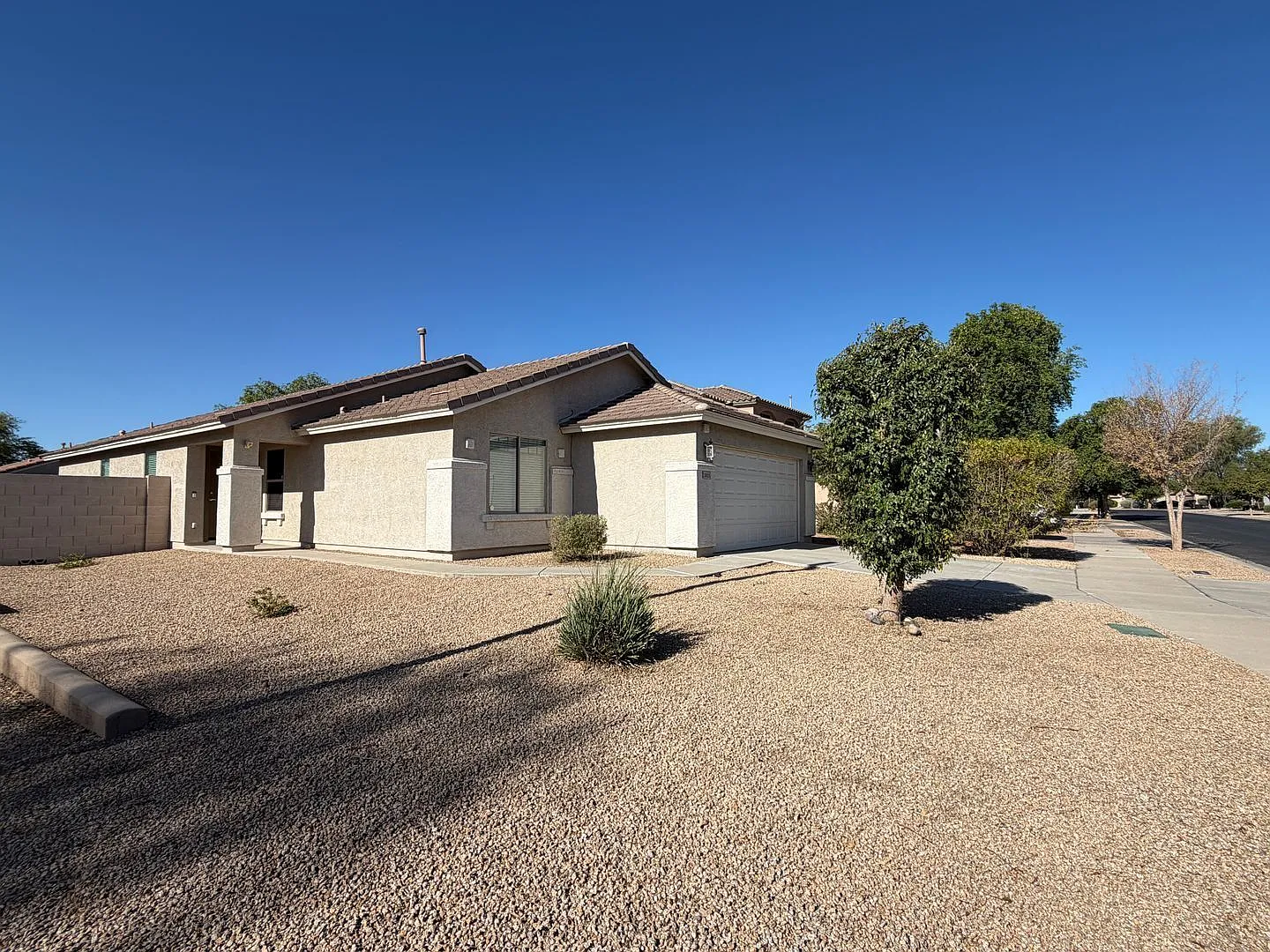4 bed, 2.0 bath, 1615 sqft, $2,200 — Photo 2