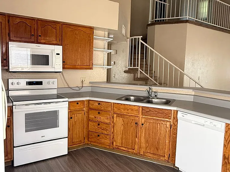 441 S Maple St #10 — Photo 7