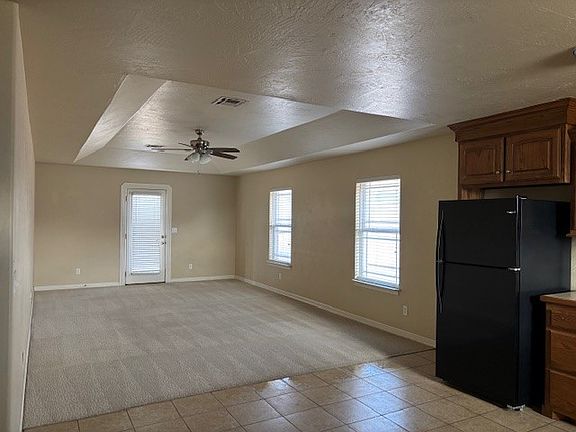 2nd image of 814 E Lauren Ln