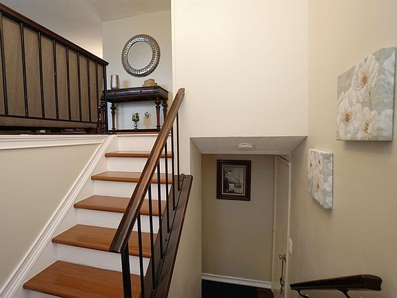 4th image of 2996 Glenaire Dr